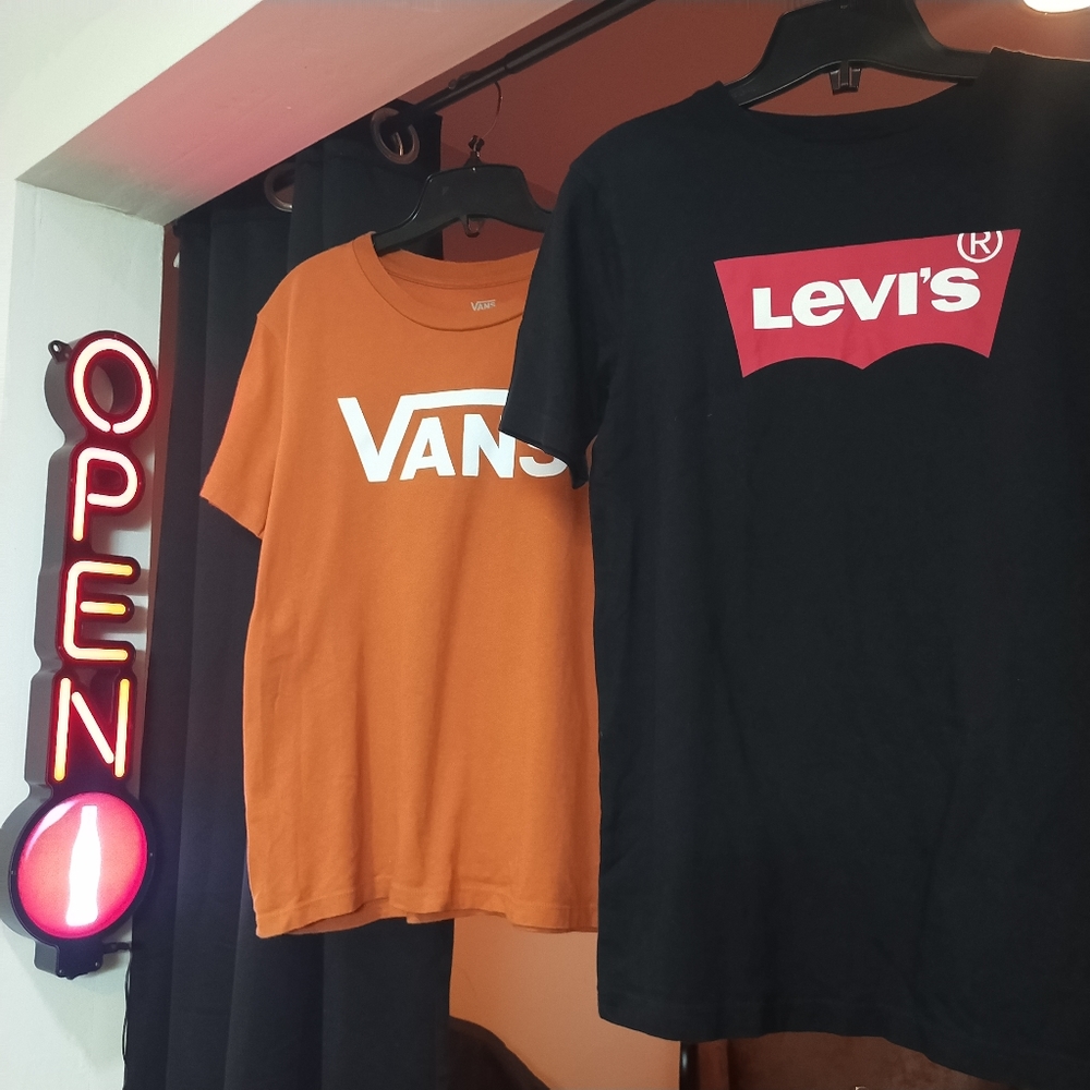 HURRY!! STORE CLOSING!!Combo !! Vans & Levi's  T-shirt